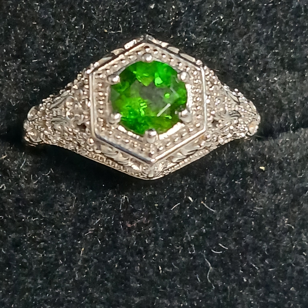 Elegant Silver and Green Gemstone Ring